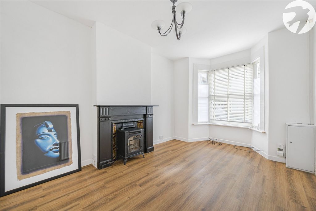 Property photo 2 of 22 Lounge