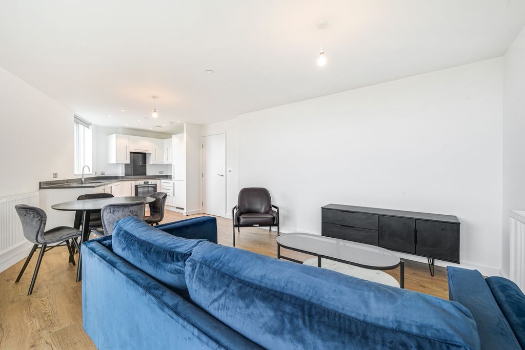 Property photo 2 of 8