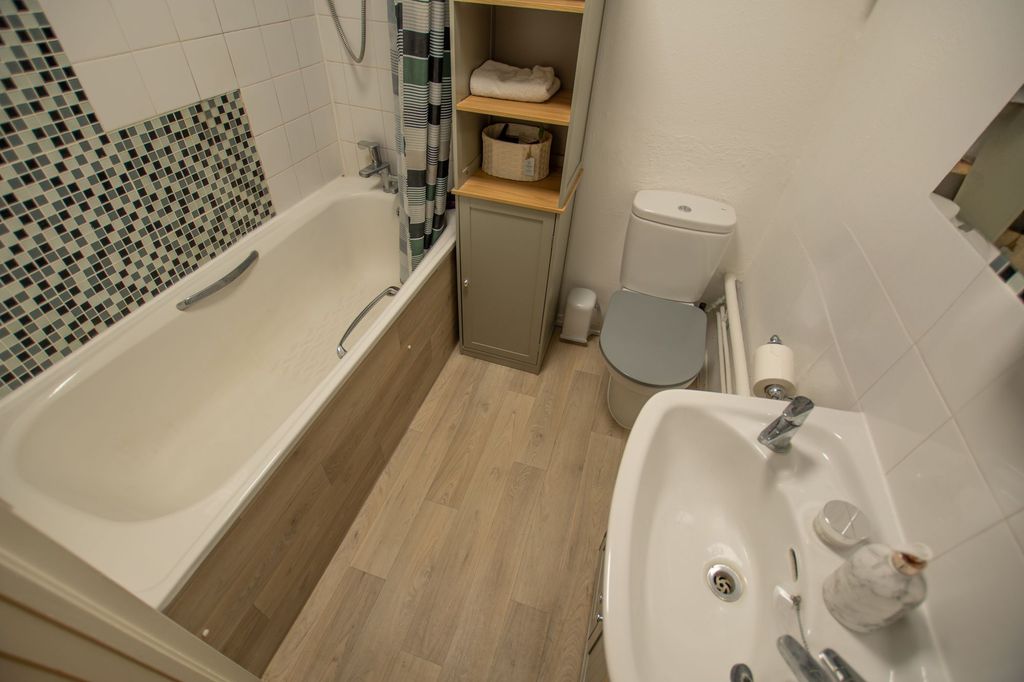 Property photo 3 of 8 Bathroom