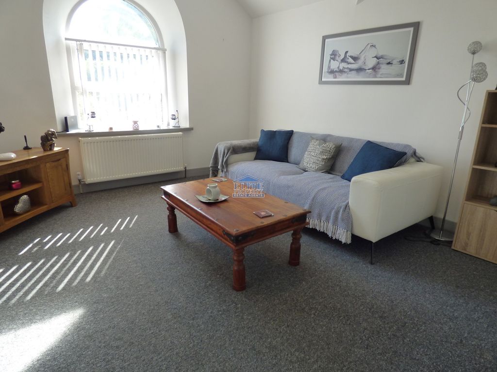 Property photo 2 of 7 Lounge