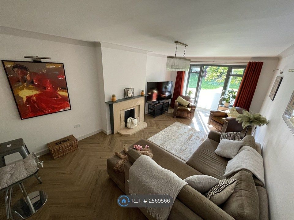 Property photo 1 of 20 Living Room