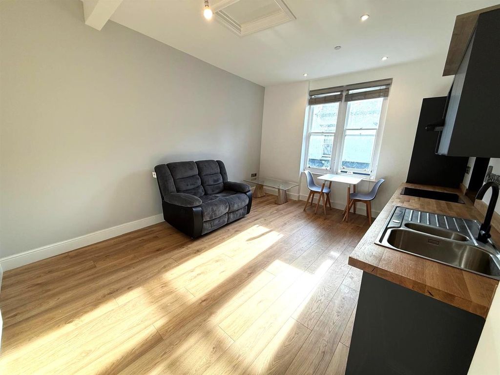 Property photo 2 of 8 Lounge.Jpg