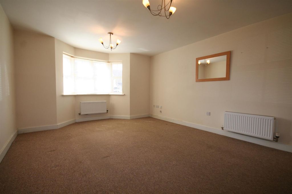 Property photo 2 of 7 Saxon Court 7 Lounge1.Jpg