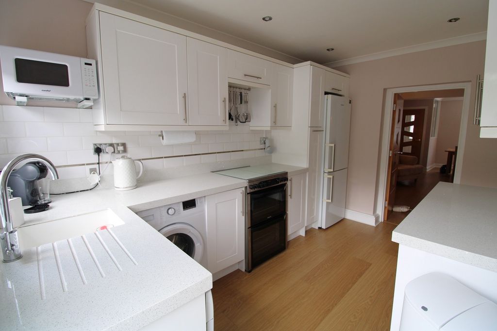 Property photo 2 of 21 Kitchen