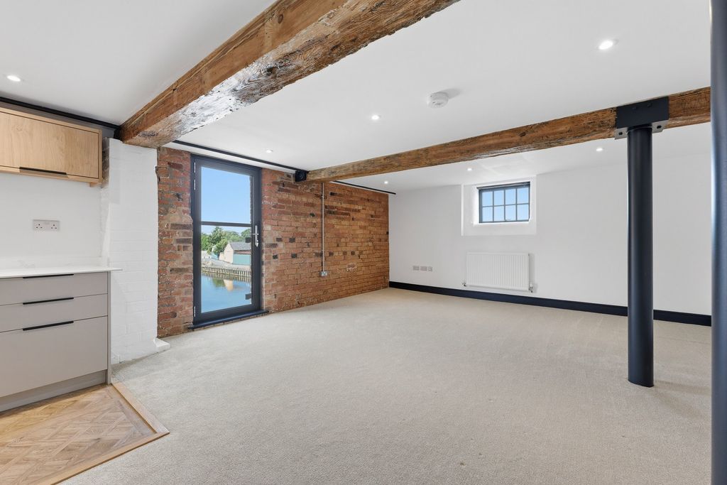 2 bed flat for saleThorpes Warehouse Navigation Yard, Mill Gate, Newark, Nottinghamshire NG24 photo 5