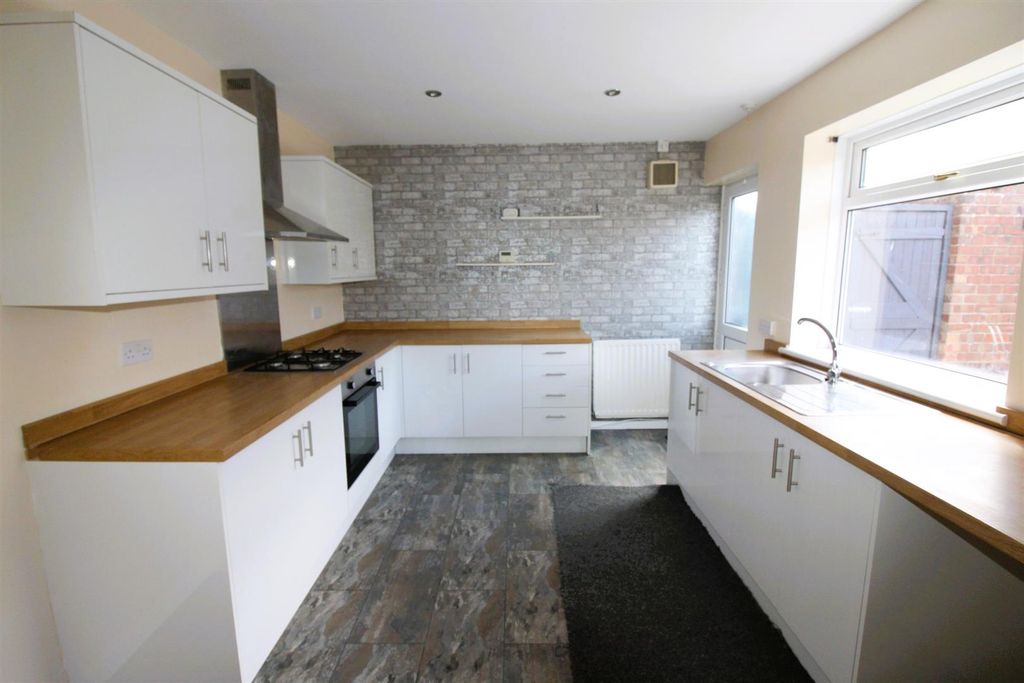 Property photo 2 of 11 Kitchen.Jpg