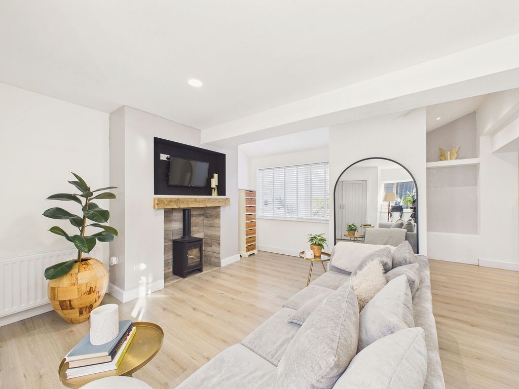 Property photo 2 of 15 Lounge