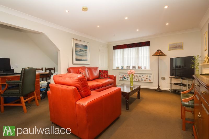 Property photo 3 of 8 Lounge / Diner