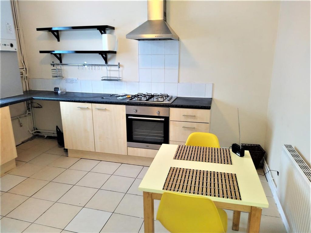 Property photo 3 of 9 Kitchen.Jpg