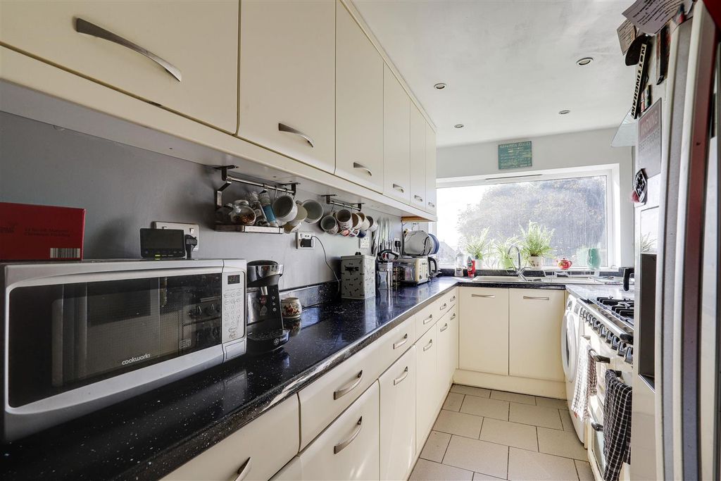 Property photo 2 of 20 7049.Jpg