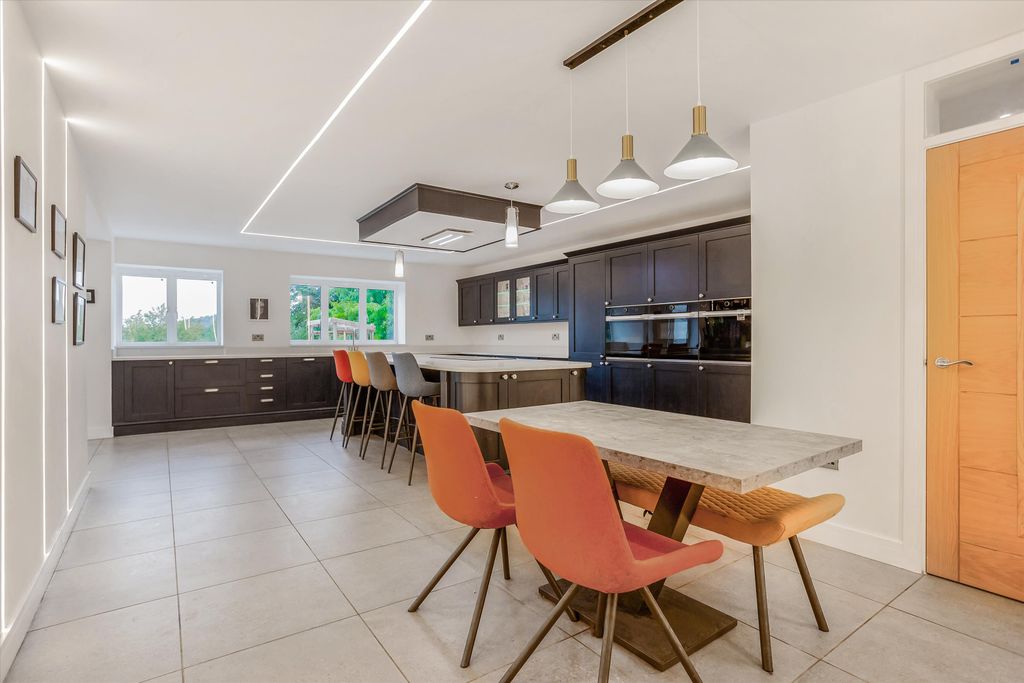 Property photo 3 of 34 Image