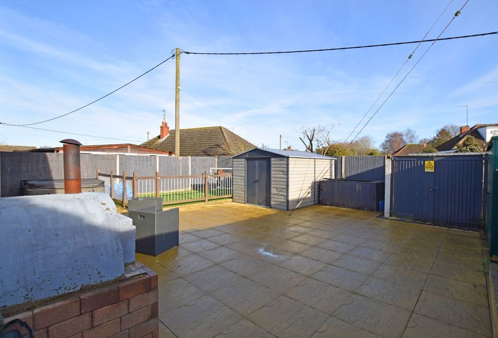 Property photo 3 of 14 3 - Garden