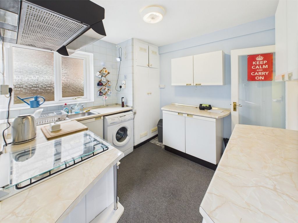 Property photo 3 of 16 Kitchen