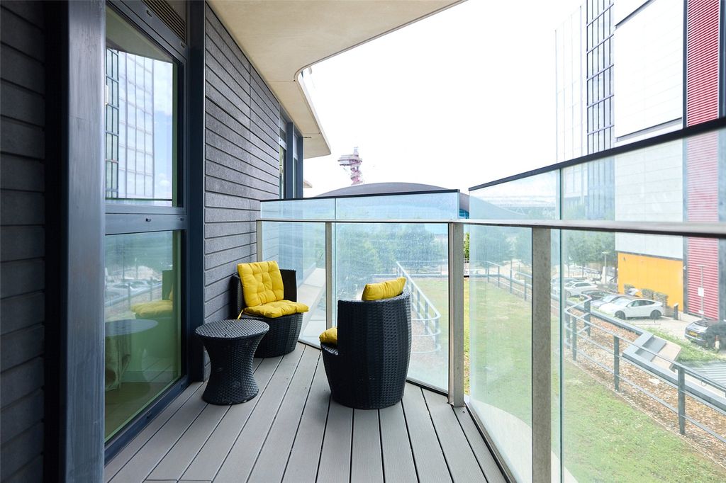Property photo 3 of 16 Balcony