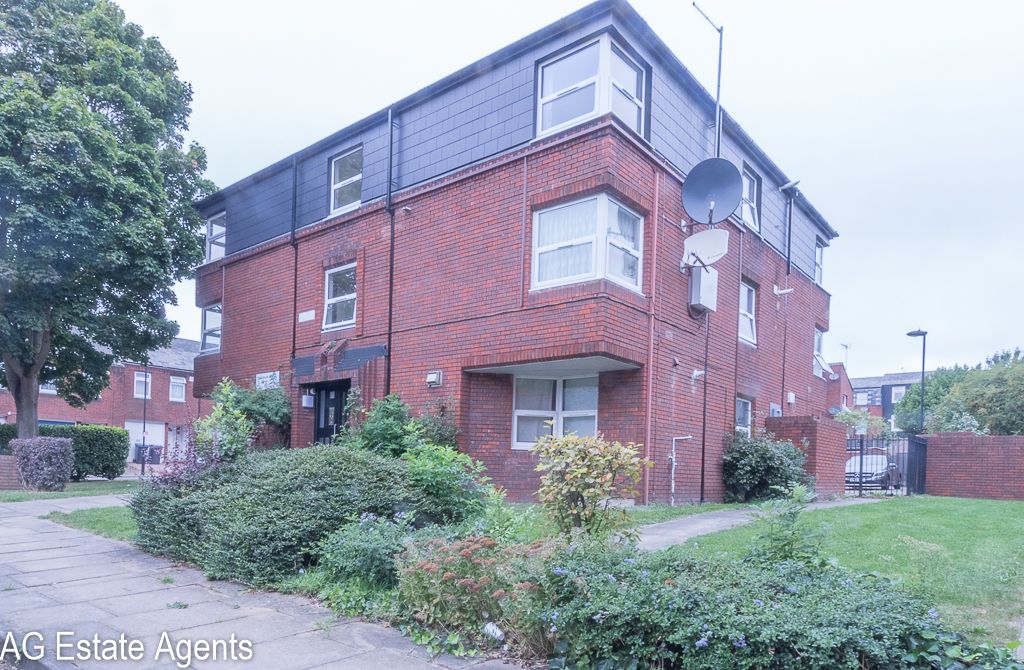 Property photo 3 of 12 External