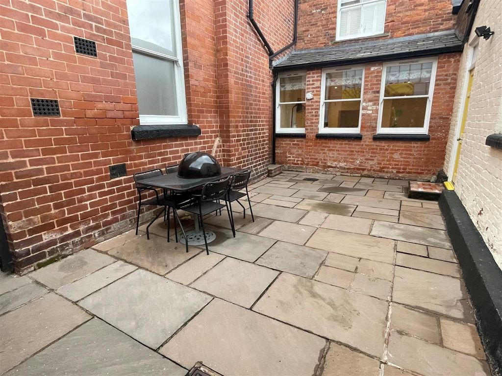 Property photo 3 of 19 Courtyard Gdn.Jpg