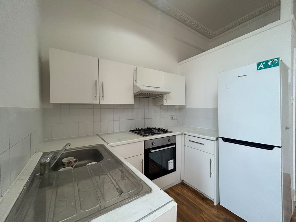 Property photo 1 of 8 1 Bed Flat To Rent Pownall Gardens, Hounslow Tw3