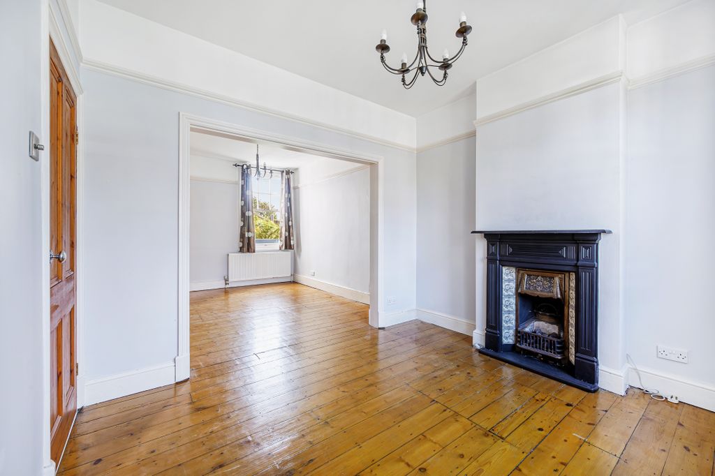 Property photo 1 of 12 Lounge 1