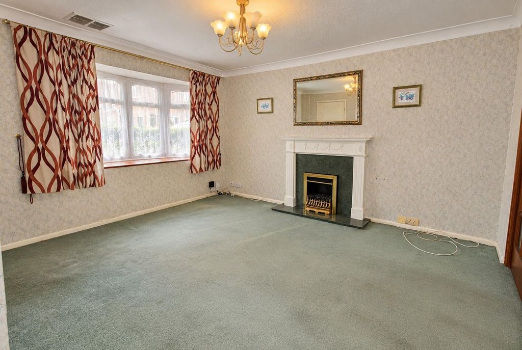 Property photo 2 of 13 Lounge