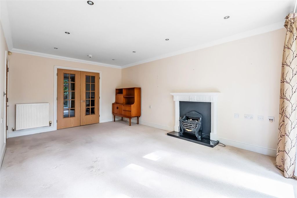 Property photo 3 of 20 20-Warren-Court-4.Jpg