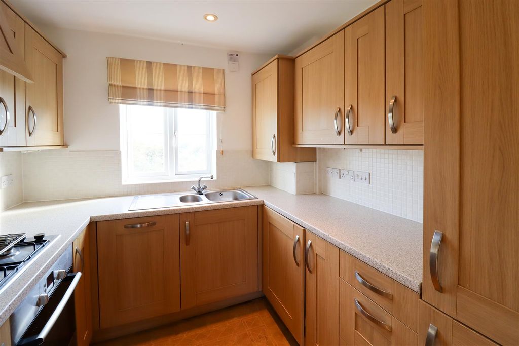 Property photo 2 of 7 Kitchen.Jpg