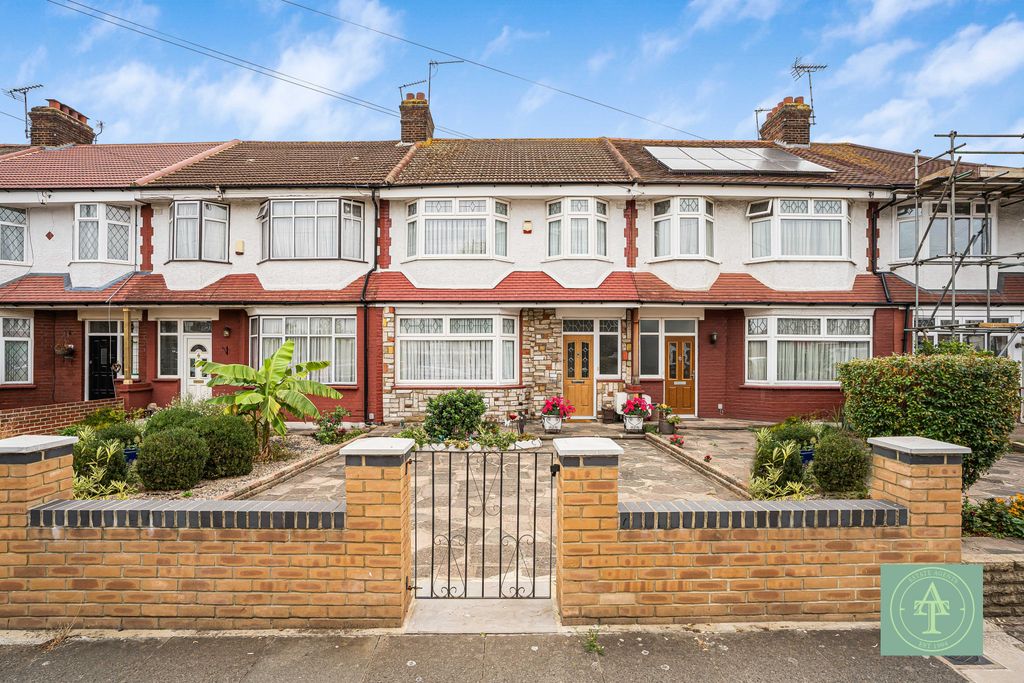 Property photo 1 of 24 Three Bedroom Terraced House For Sale