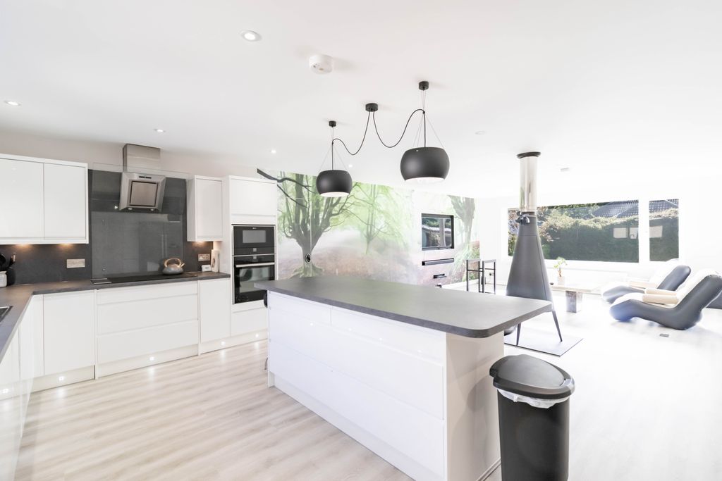 Property photo 3 of 48 Lounge Kitchen