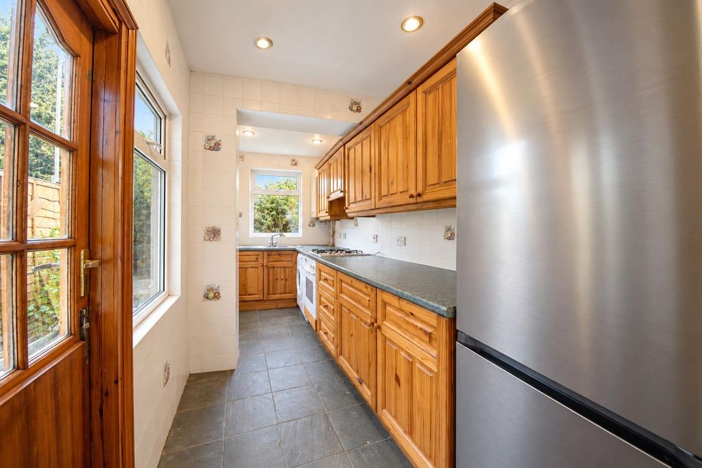Property photo 3 of 9 04_Kitchen.Jpg