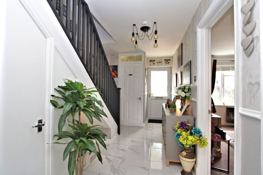 Property photo 2 of 23