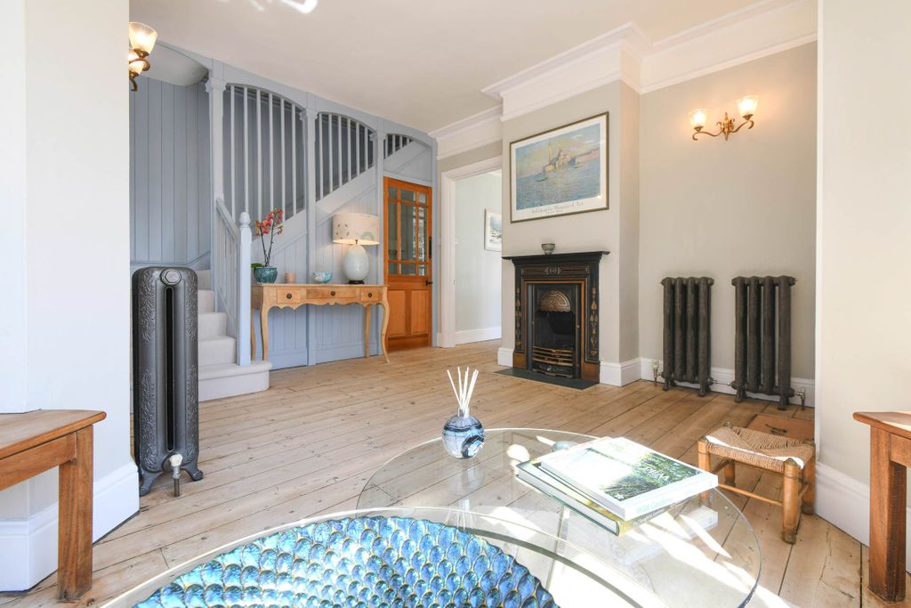 Property photo 3 of 54