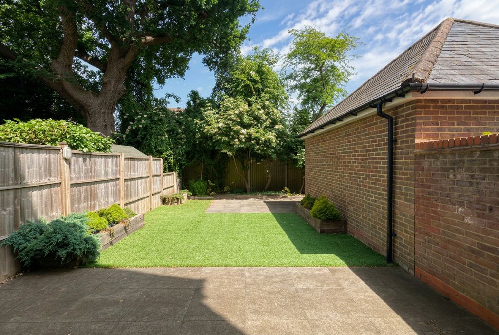 Property photo 2 of 17 Garden