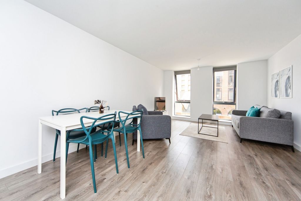 Property photo 3 of 18 Pbox-Img.Jpg