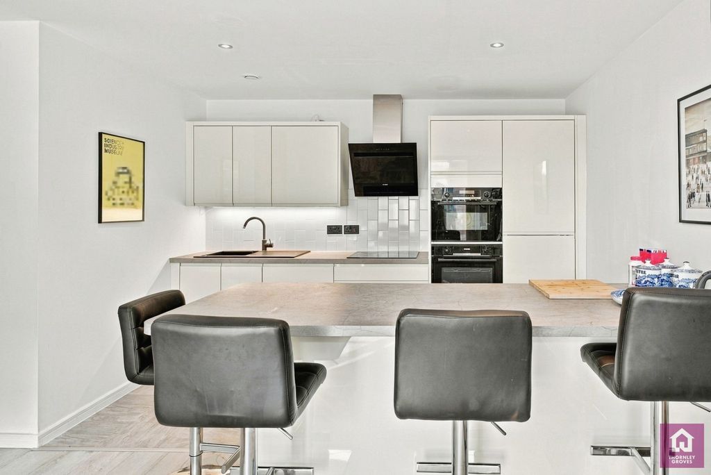 Property photo 3 of 12 Pbox-Img.Jpg