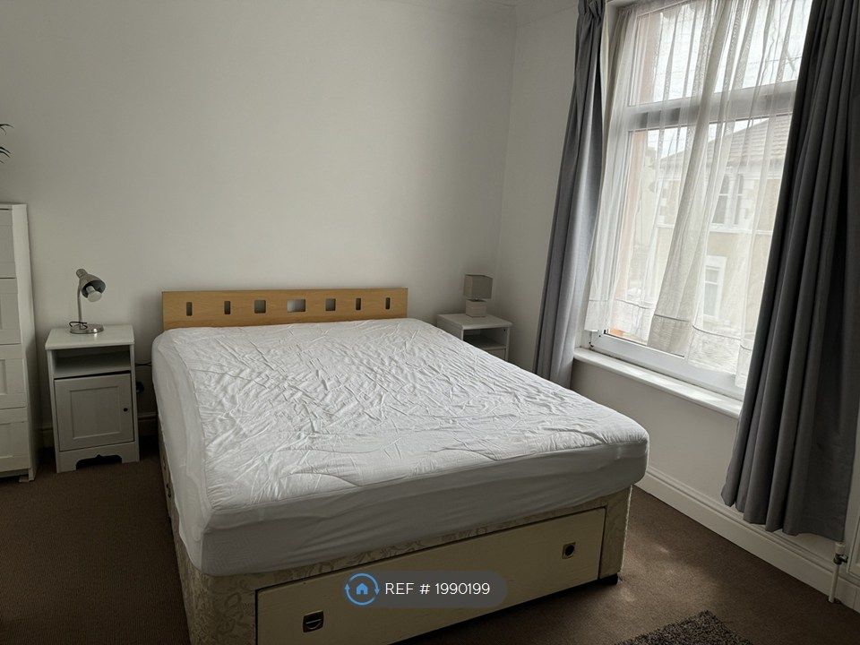 Property photo 2 of 19 Master Bedroom Front Upstairs