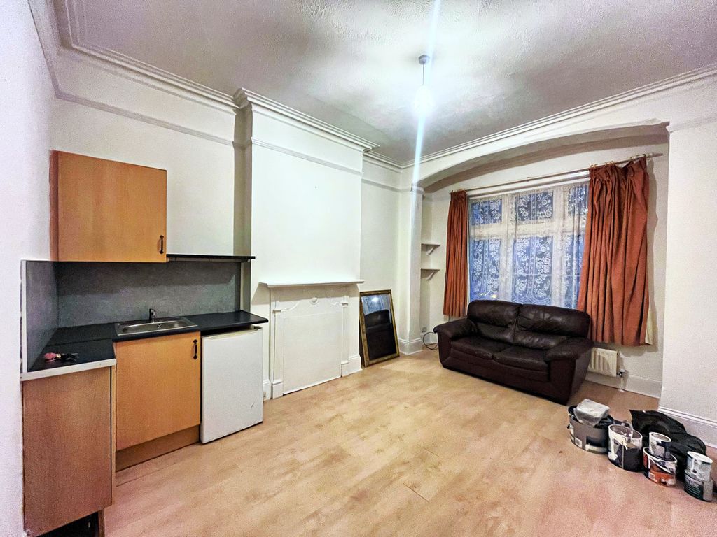 Property photo 2 of 3 Bedroom