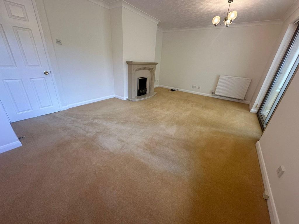 Property photo 2 of 12 Lounge.Jpg