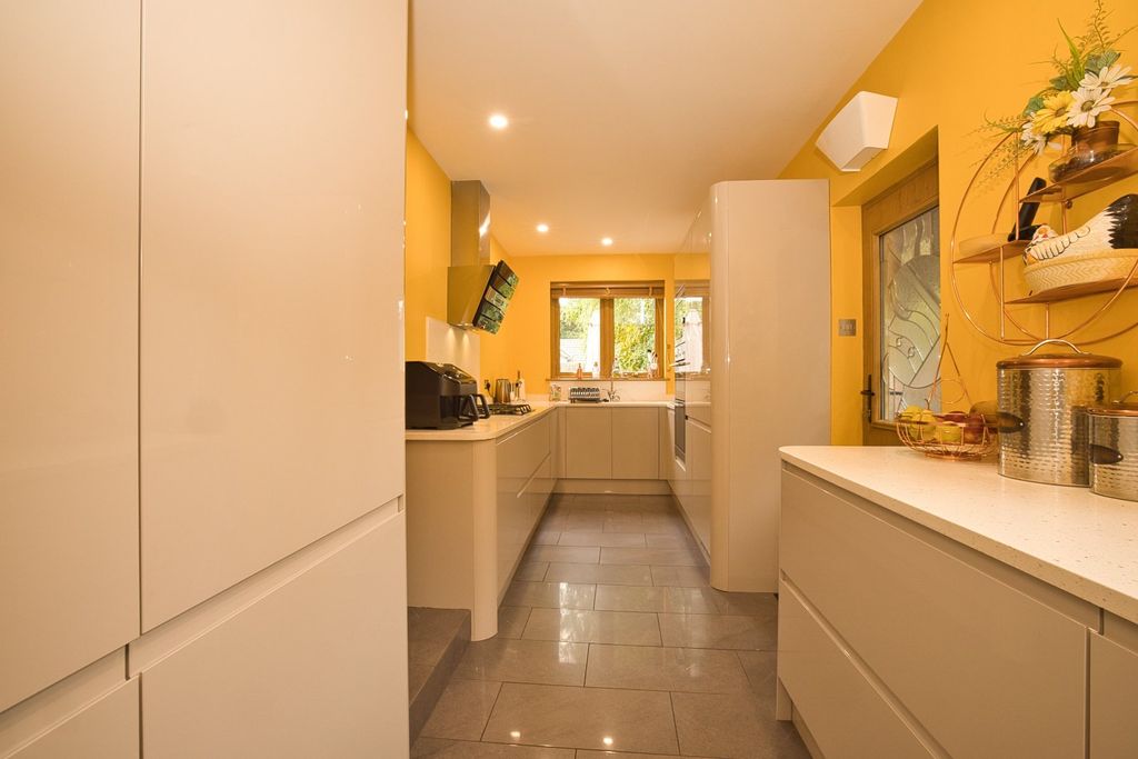 Property photo 3 of 21 Picture 3