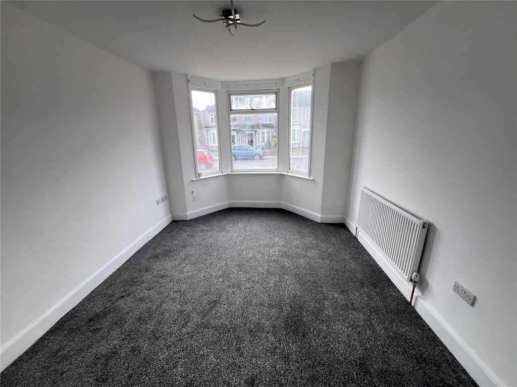 Property photo 2 of 13 Picture No. 17