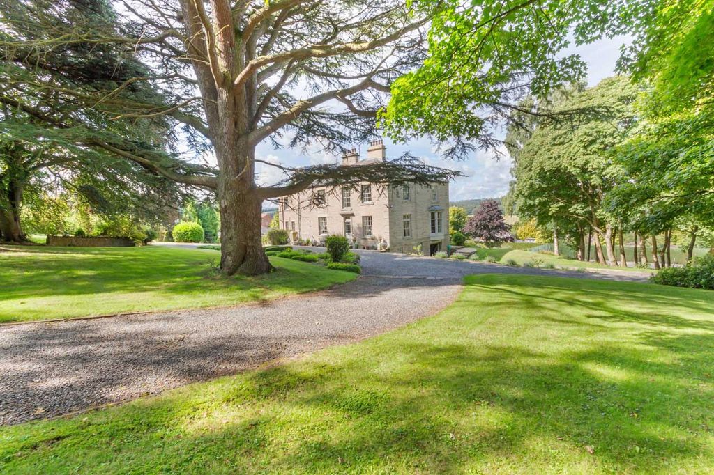 Property photo 1 of 26