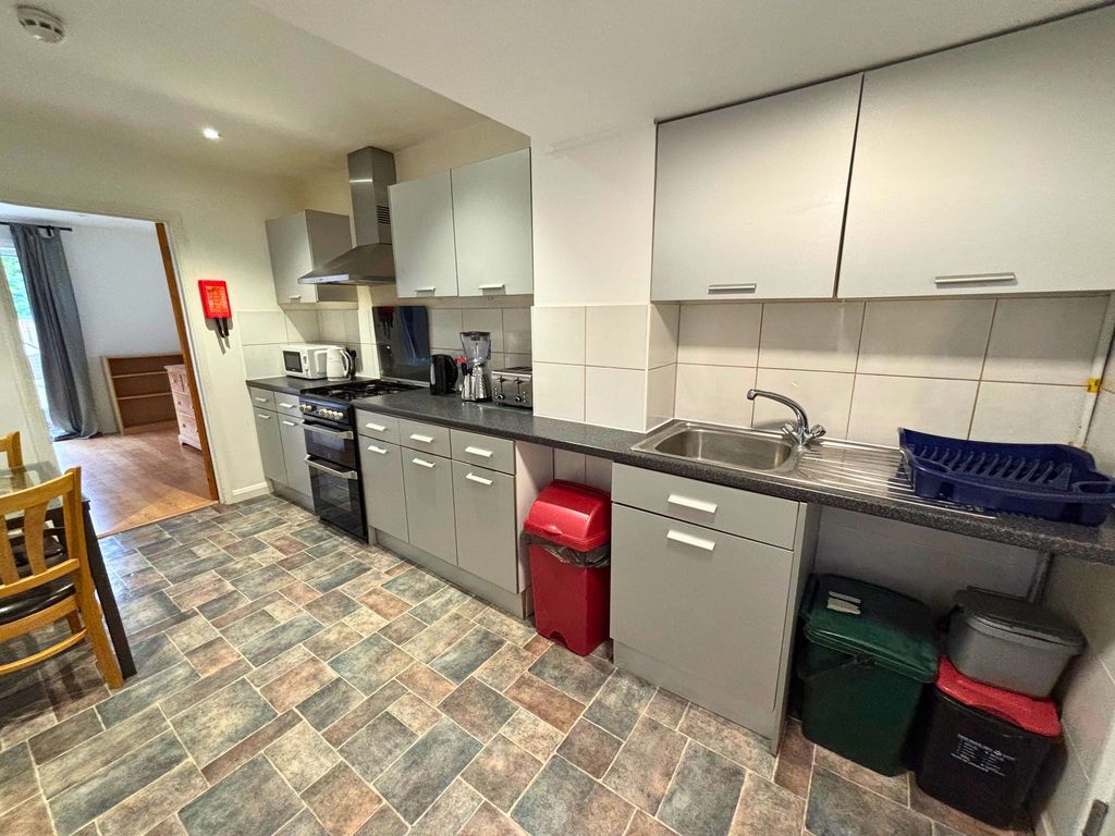 Property photo 2 of 15 Kitchen