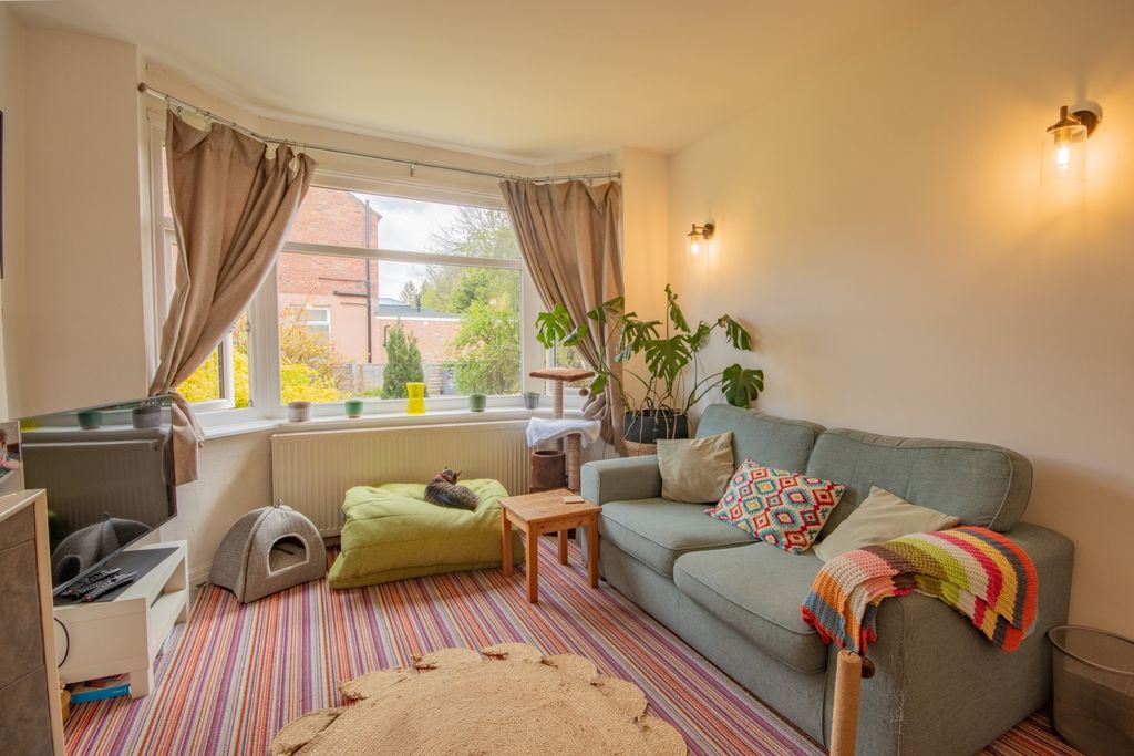 Property photo 3 of 19 Living Room