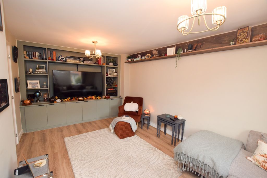 Property photo 2 of 22