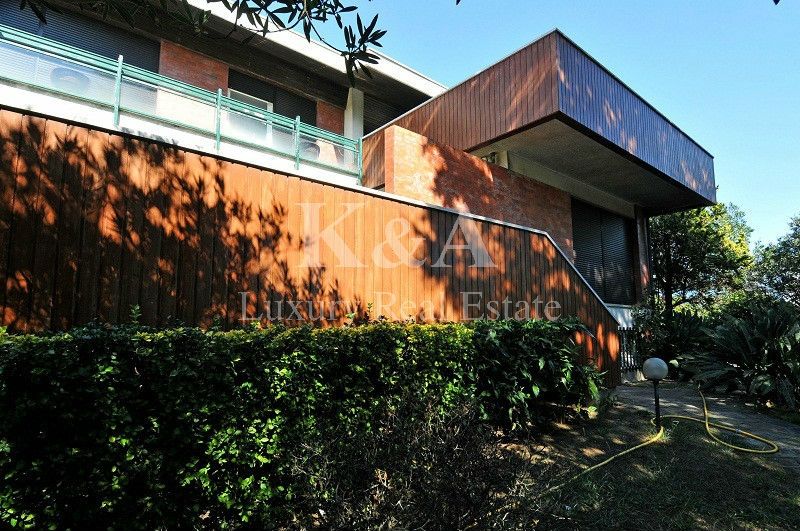 Property photo 2 of 2