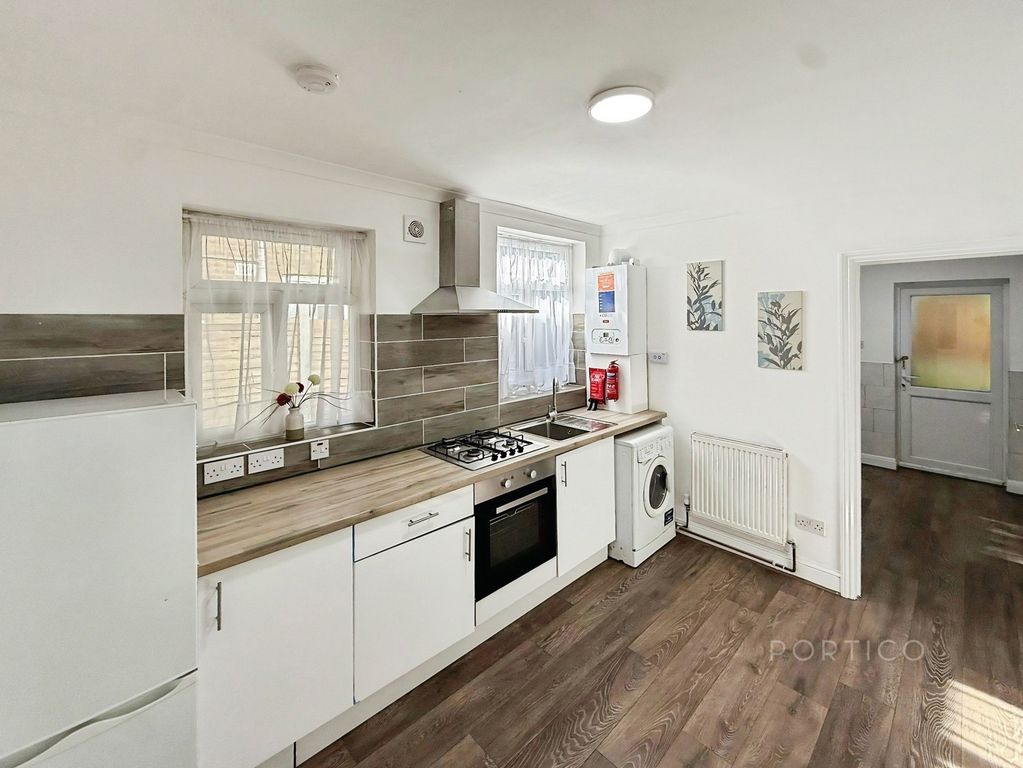 Property photo 1 of 10 Kitchen/Living