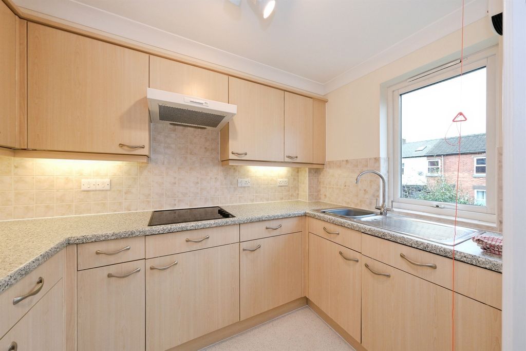 Property photo 2 of 28