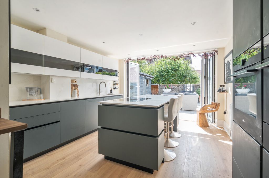 Property photo 2 of 14 1472421-13-6A26F0...
