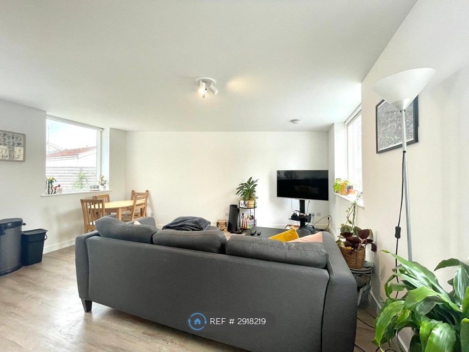 Property photo 3 of 8