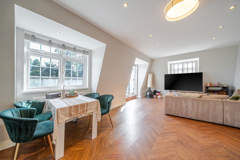 Property photo 2 of 11 1-6A5F6Affcb9d5-1...