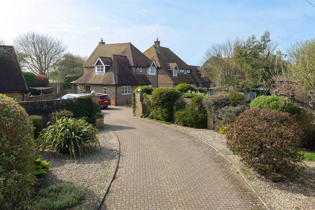 Property photo 2 of 32