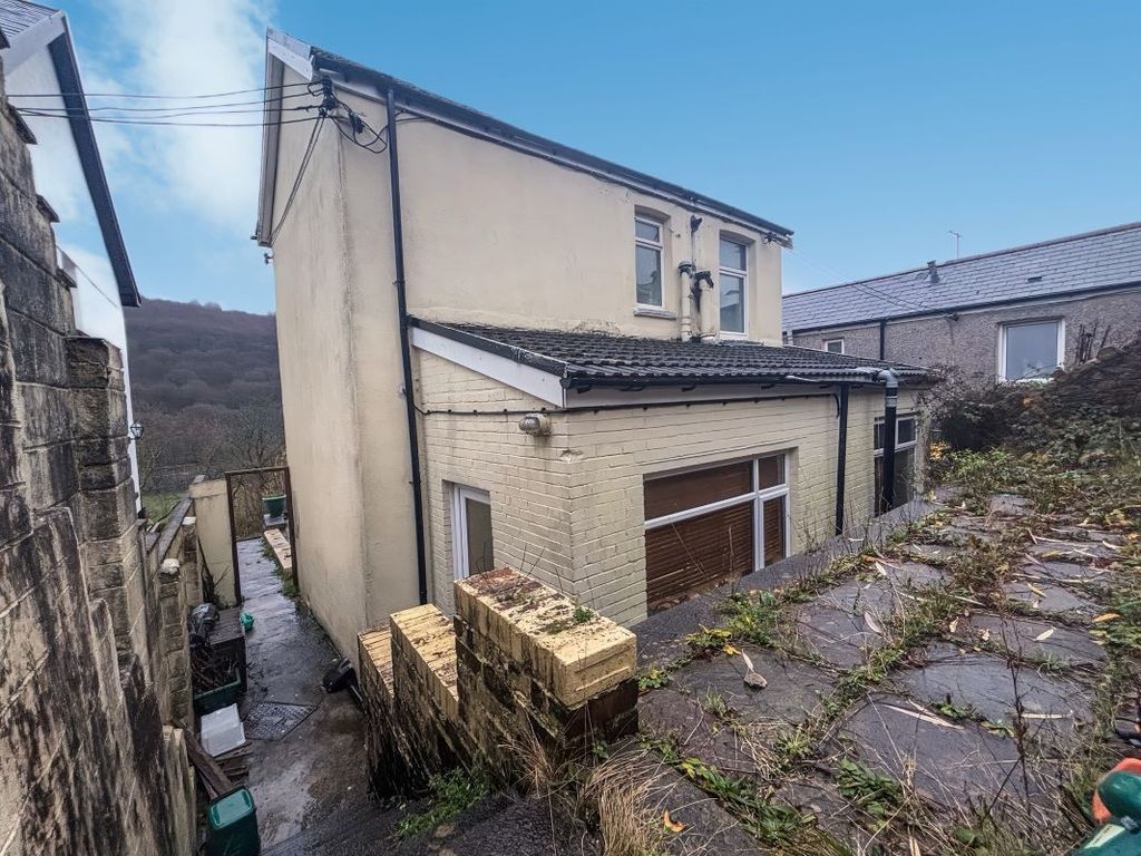 Property photo 2 of 30